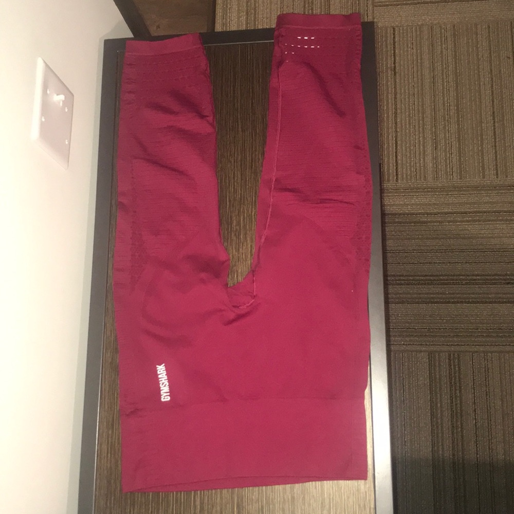 GYMSHARK WOMENS
ENERGY+ SEAMLESS CROPPED LEGGINGS